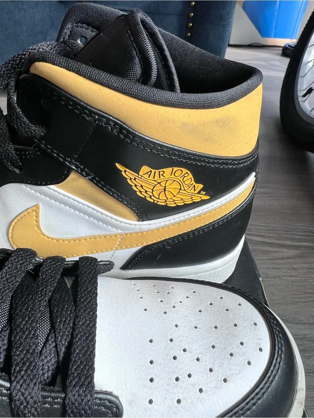Jordan 1’s Mid — Black, Yellow and White - Picture 10 of 13